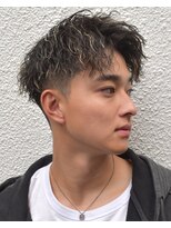 フリーク バーバーショップ 都島店(FREAK BARBER SHOP) ハイライト縦落ちツイストスパイラルパーマアップバング