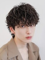 原宿センターパートウルフカットシャドウパーマゆるめ黒髪 20代