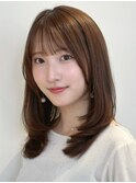 顔周りレイヤーカットくびれヘアミルクティーベージュカラー