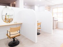 ロク(roq)の雰囲気（白とベージュの温かみある雰囲気のお店です♪［全て半個室］）