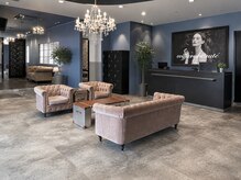 アース コアフュールボーテ 富山婦中店(EARTH coiffure beaute)の雰囲気(受付から特別体験が始まる。心躍るサロン時間を。)