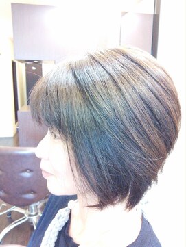 ヘアメイク ビス(Hair Make Bis.) 前下がりボブ