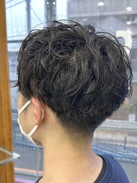 ヘッズ 本八幡店(HEADS) MEN'S HAIR  センターパート　ツイストスパイラル　コンマヘア