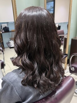 アメリ バイ アピッシュ(Amelie by apish) コテ巻き風パーマ韓国風パーマミディアムパーマ前髪パーマ