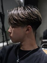 メッツ 原宿(METS)&nbsp;MEN'S/毛流れセンターパート×ハイライト/テーパーフェード