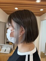 モントゥリー(Mon tree) イヤリングカラーホワイトシルバー×ボブ