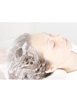 口コミで高評価☆LOOOKSの【オーガニックヘッドスパ】をメニューにプラスでプチ贅沢！メンズにもオススメ◎