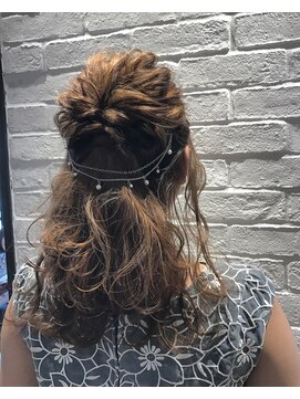 ヴァンクシー バイ ルナ(VANKCY by Luna) ハーフアップ 結婚式 二次会 卒業式 着物ヘア 向ケ丘遊園 抜け感