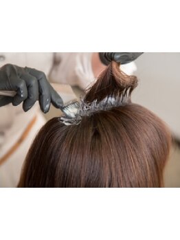 頭皮に優しく、一人ひとりに合ったカラーをご提案。周りからも褒められる"本当に似合う"カラーに仕上がる♪