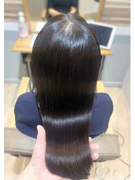 ジーナ 福岡千早(Zina) 【Zina千早】エアストレート/艶カラー/20代30代40代