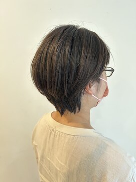 スタジオ アルファプラス 日暮里店(studio α+) ステップボーンカットカットボブショートハイライト白髪ぼかし