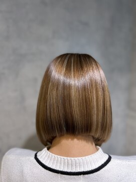 エスト(est) ブリーチなし　ミルクティー　美髪前下がりボブ　【新宿】