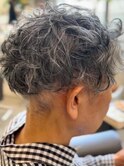 おしゃれなグレイヘアパーマ