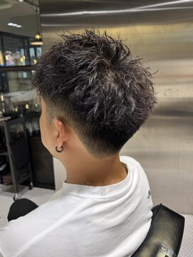 フランクスバーバーザスタンド(Frank’s barber the stand) サーフカール/スパイキーショート/ブルーブラック/飯田橋E