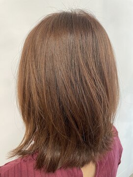 ディシェーレローブ(die Schere Lob) 大人フェミニンな外ハネミディ