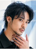 原宿緩めスパイラルパーマ微分けセンターパートグランジヘア黒髪