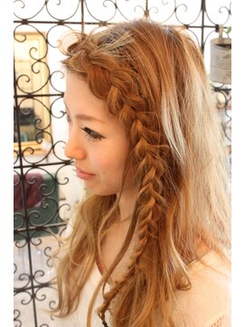 アージュ(Arju) 三つ編みフラワーアレンジ♪