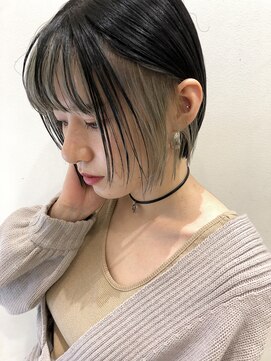 トルネード(TORNADO) 外国人風ミニボブ  インナーカラーグレージュ