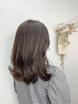 イーラ(era) 《era》こなれミディ　暗めカラー　ラベンダーアッシュ　みわ