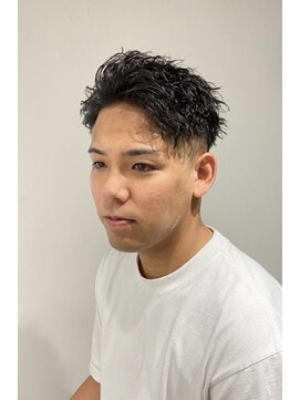 ドルクス 日本橋(Dorcus) ツイストスパイラル　縦落ちパーマ