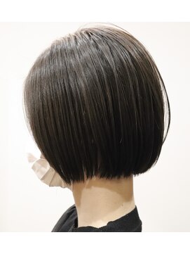 ウィスカーヘアー(whisker hair) シンプルボブ　ダークベージュボブ