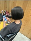 暗め オリーブベージュ× ショートボブ