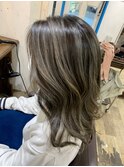 ハイライトグレージュカラー セミロングウェーブ