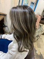 リッカヘアー(Ricca hair) ハイライトグレージュカラー セミロングウェーブ