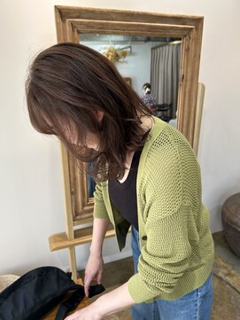 ウイ(Ui) ミディアム×グレイアッシュカラー