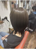 オリーブベージュ