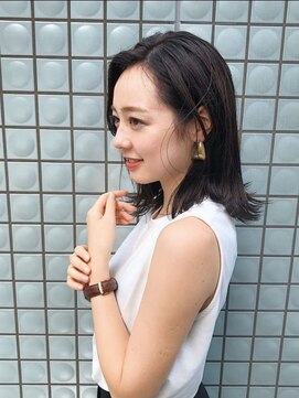 マイン(Mine) 切りっぱなしミディボブ