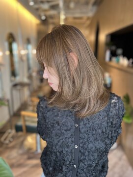 ソエル(Soell) 神戸元町三宮 レイヤーカット ミルクティー 前髪あり 30代