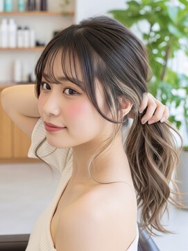 ミーム 原宿 表参道(meme) ”韓国風インナーカラー×レイヤーカットポニーテール