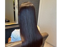 髪質改善疎水化TRでツヤ髪。疎水化でハリのある素髪へ導きます。