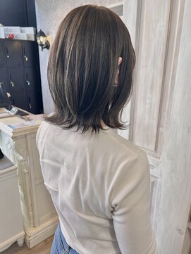 キャアリー(Caary) 福山美容室caaryくすみグレージュイルミナカラーレイヤーミディ