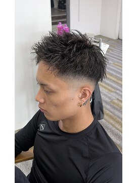 アフューズバイストゥー(Vfuse by StueW) ソフトツイストパーマ×スキンフェード