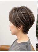 白髪ぼかしニュアンスハイライトショートヘア