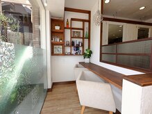 GLAMSLAM 野田本店の雰囲気（待合デスク）