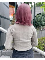 シェリア(Shelia)&nbsp;ピンクベージュ_暖色系カラー_外ハネボブ_ぶつ切りボブ