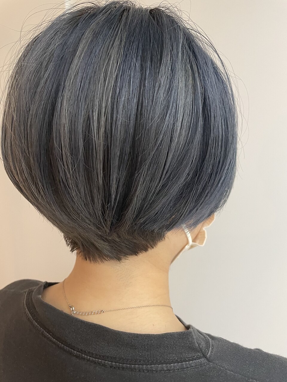 大人ボブ ハンサムショート 顔周りカット ブルーグレージュ