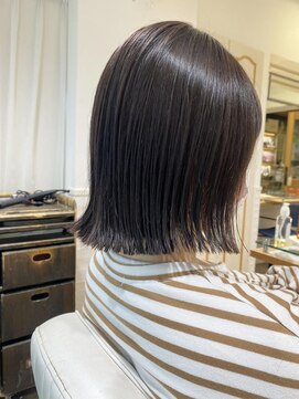 ネオリーブ チロル 横浜西口店(Neolive CiroL.) 切りっぱなしボブ グレージュカラー 艶髪 横浜
