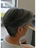 スタイリングショートグレイヘア耳掛けショート40代50代