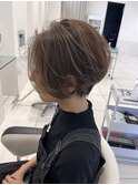 アッシュカーキベージュ/ふんわりポイントパーマくびれショート