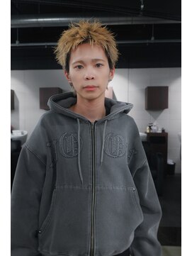 ピア ヤクイン(Pia Yakuin) ウルフスパイキー ハイトーン ブロンド