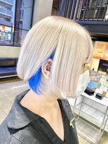 イコ(.ico)&nbsp;ホワイトカラー×インナーカラー×ボブ