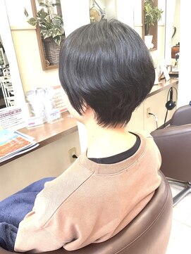 コアフィールフィス(COIFFURE fils) 【見附　今町】くせ毛を活かしたショートスタイル