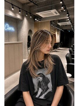 シエラ 堀江(CIERA.) ショートバレイヤージュネオウルフ天使の羽バングレイヤーボブ