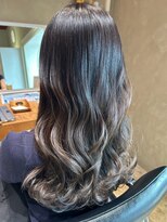 ナチュラル ヘアーデザイニング(Natural hair designing) 透明感にキュン♪艶アッシュブラウンのゆるふわロング/大人女子