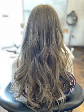 ベレッタ 楠葉店(veretta.) グレージュ ミルクティーグレージュ 喜多朝也/ウェーブロング