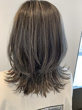 ルクス ヘア パートナー(Luxe HAIR PARTNER) モノトーングレージュウルフレイヤー